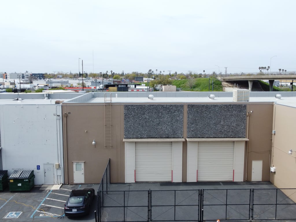 1235 Blumenfeld Dr - Photo 2