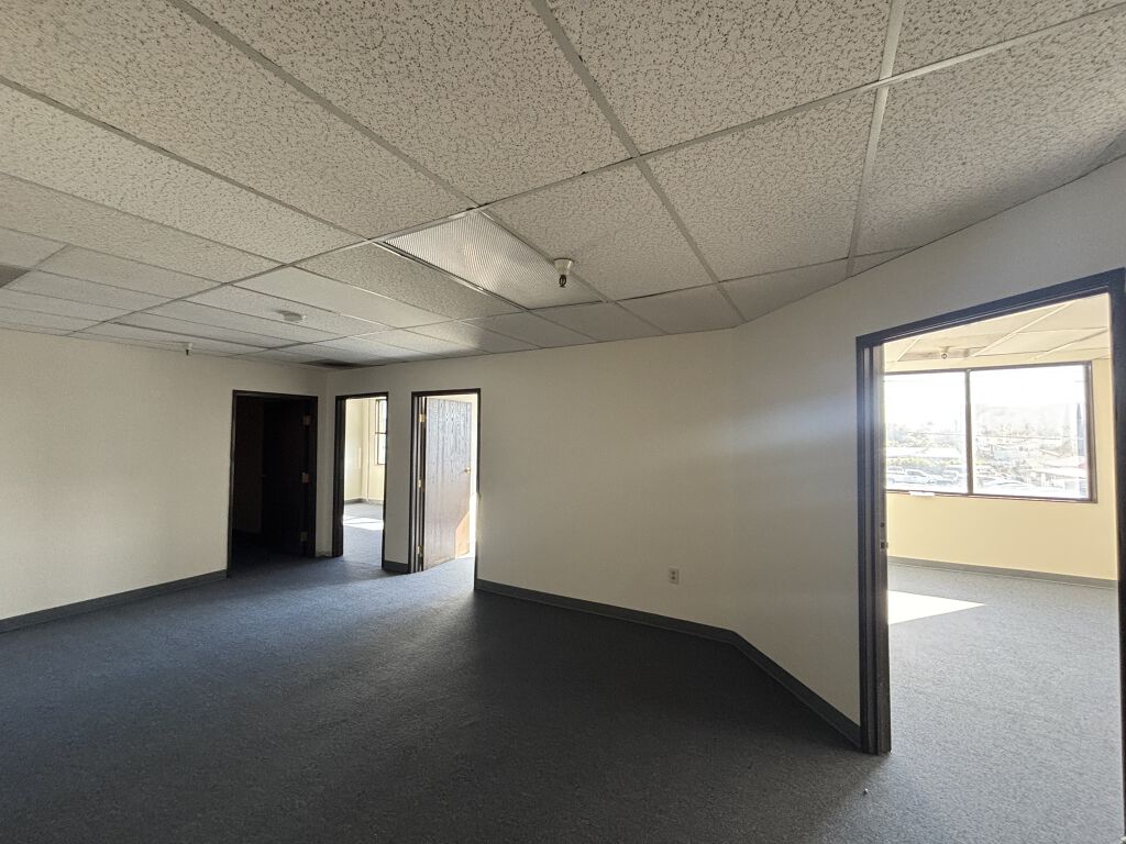 1501 El Camino Ave - Photo 3