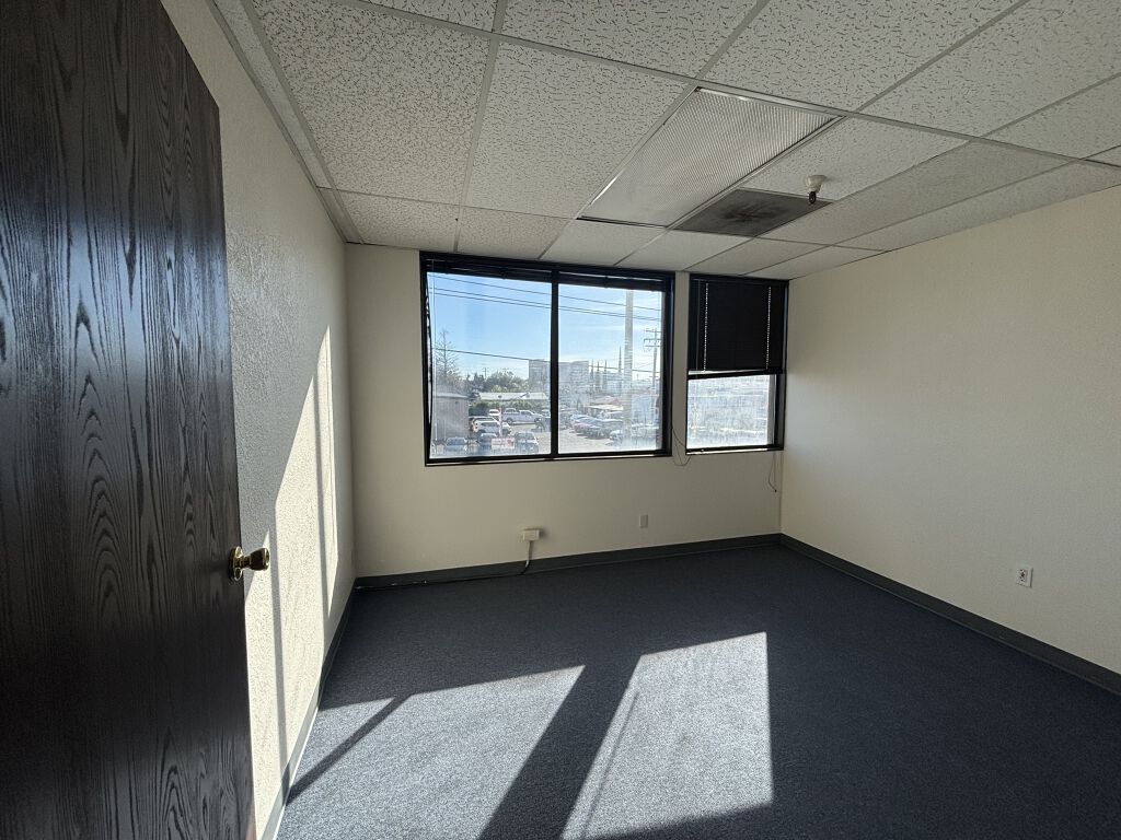 1501 El Camino Ave - Photo 7