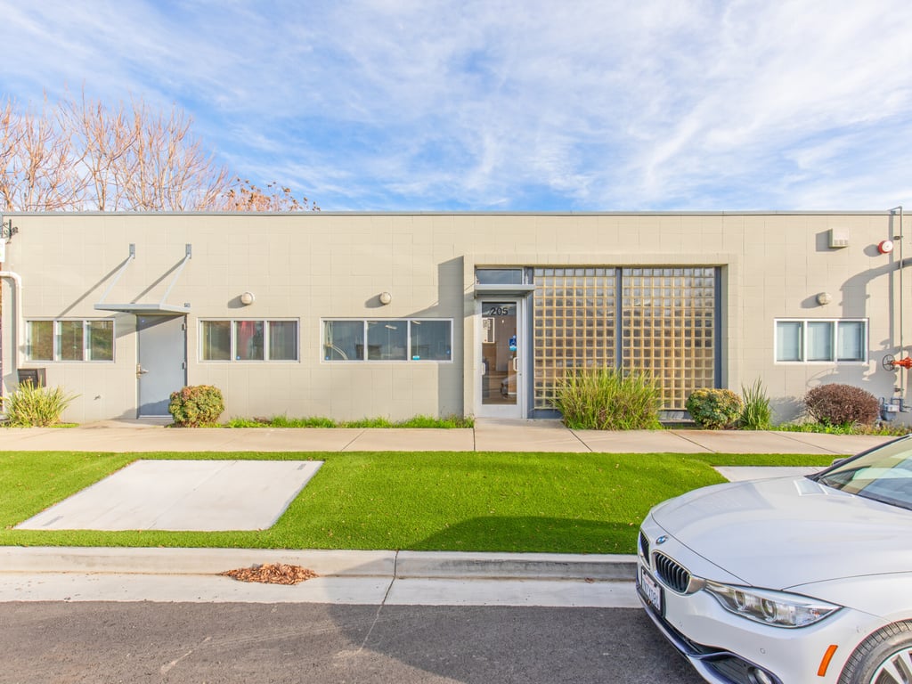 205 23rd St - Photo 2