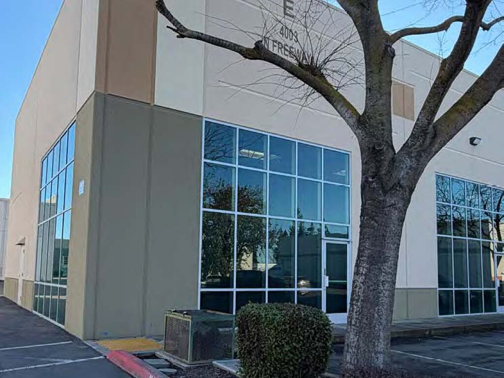 4003 N Freeway Blvd - Photo 3
