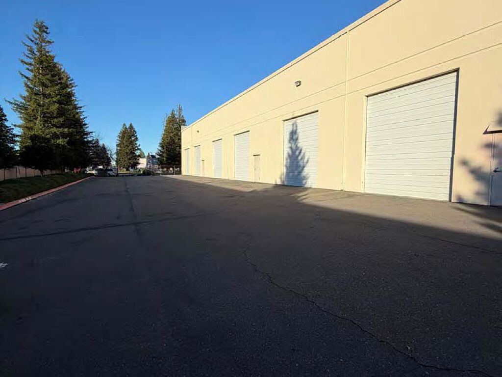 4009 N Freeway Blvd - Photo 8