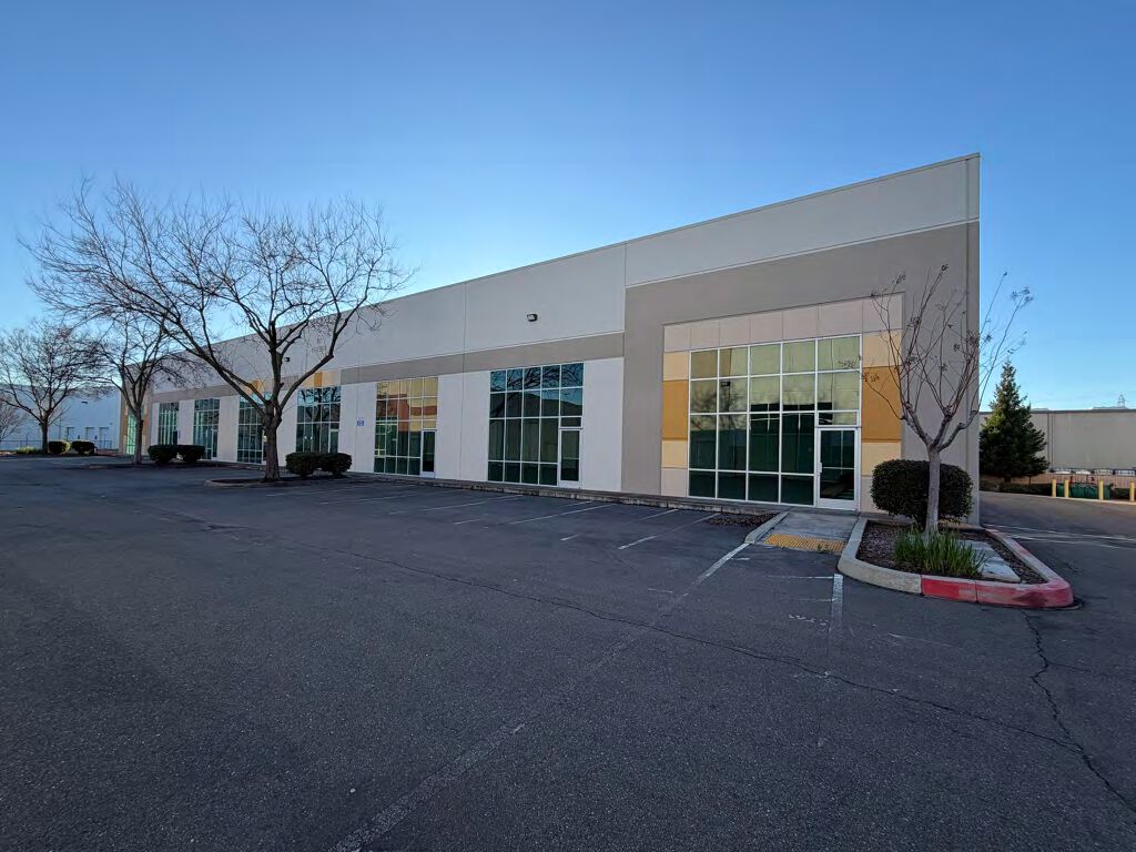 4011 N. Freeway Boulevard - Photo 1