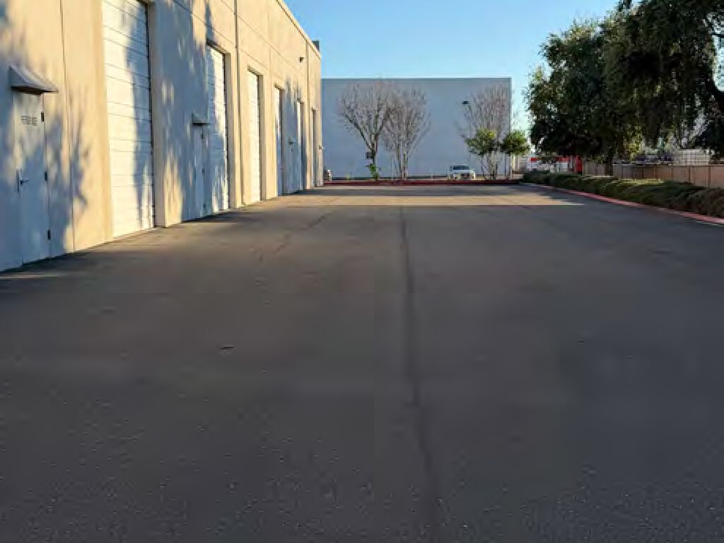 4011 N. Freeway Boulevard - Photo 3
