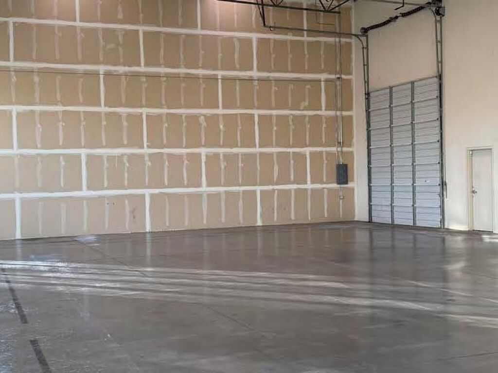4015 N Freeway Blvd - Photo 2