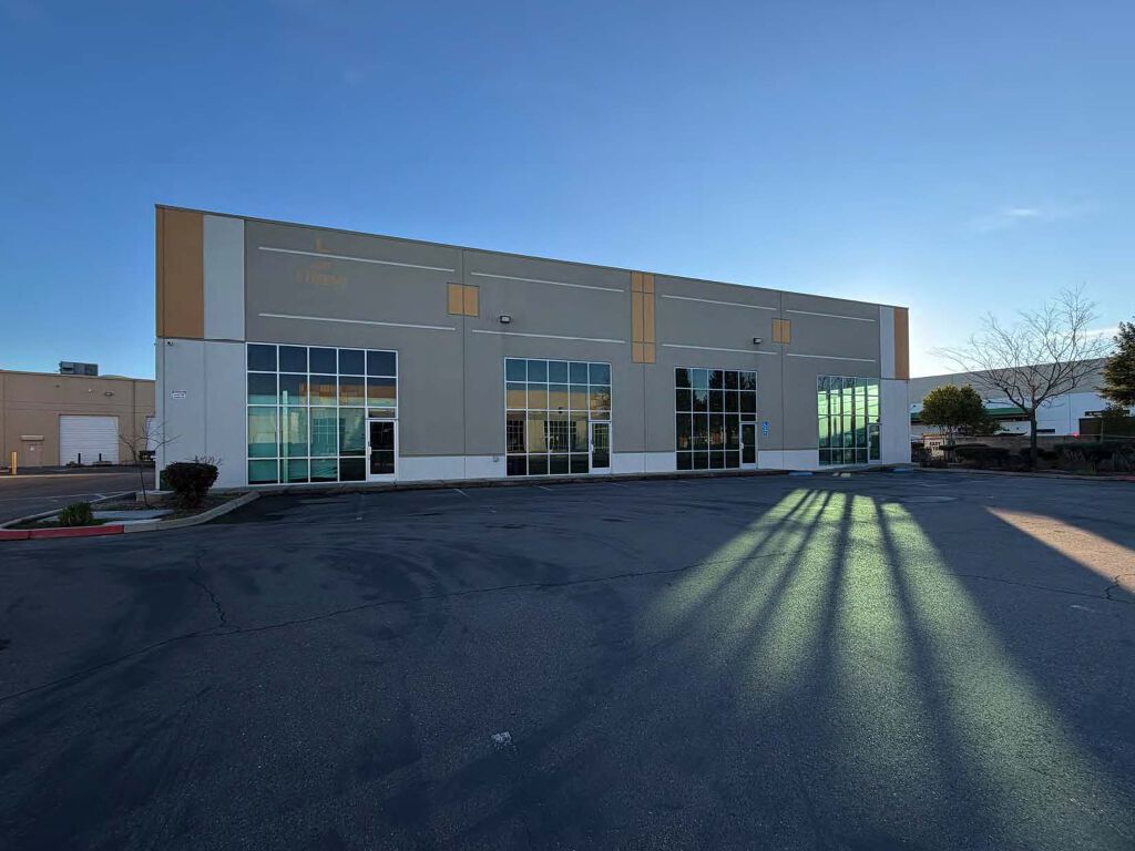 4017 N Freeway Blvd - Photo 3