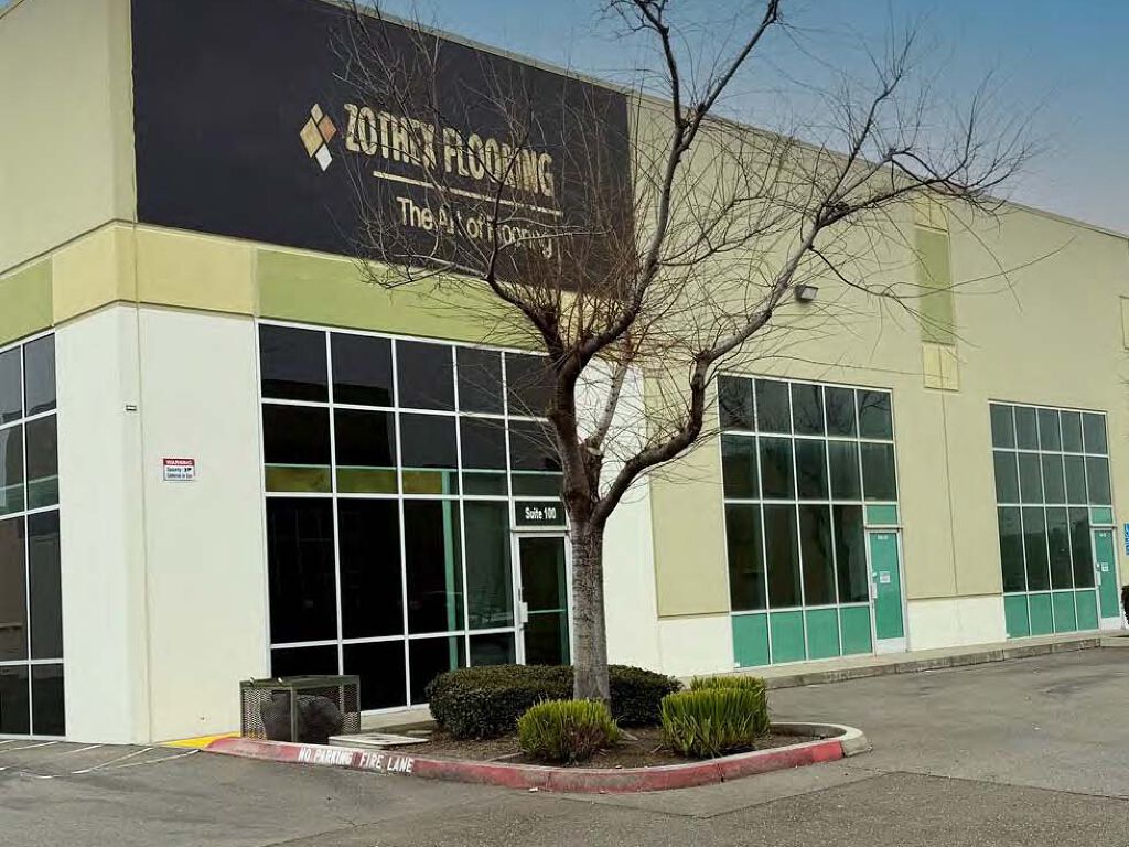 4021 N Freeway Blvd - Photo 1