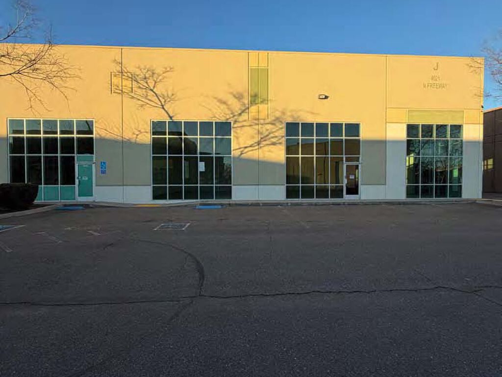 4021 N Freeway Blvd - Photo 2
