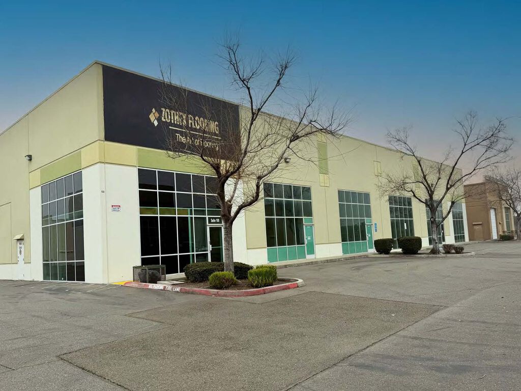 4021 N Freeway Blvd - Photo 3