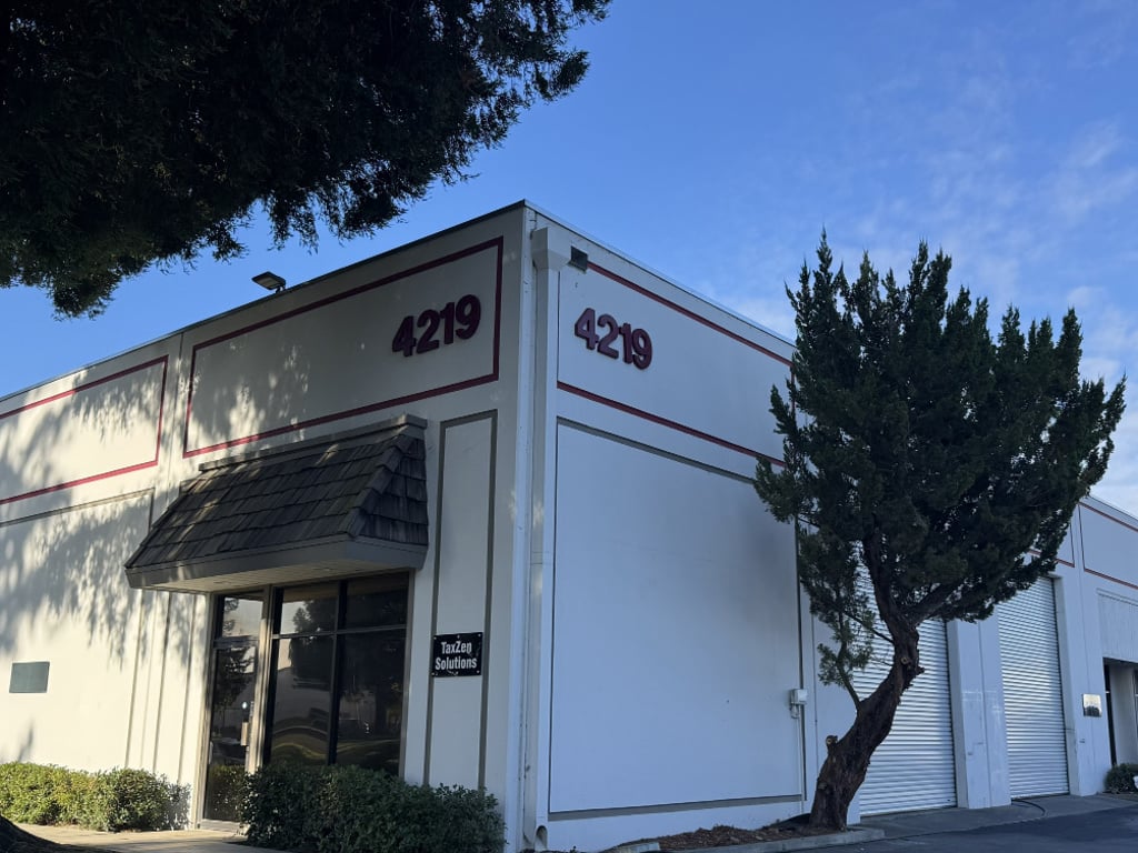 4219 S. Market Court, Suite E - Photo 2