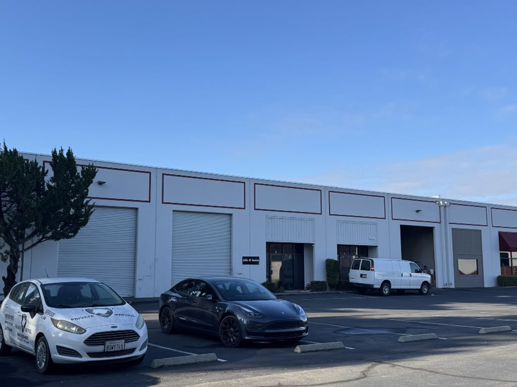 4219 S. Market Court, Suite E - Photo 3