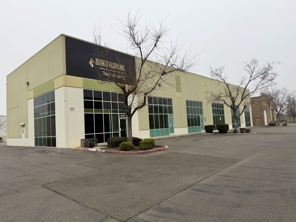4221 N Freeway Blvd - Photo 1
