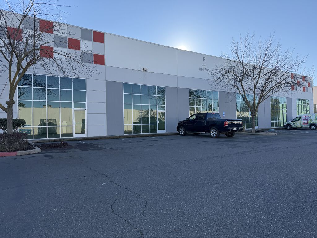4221 N Freeway Blvd - Photo 8