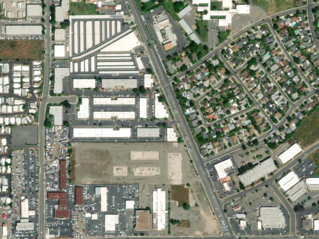 7000 Franklin Blvd - Photo 2