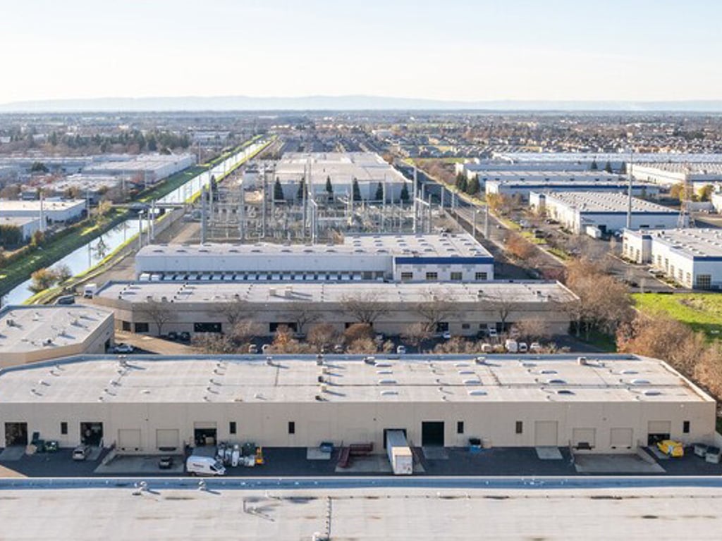 732 Striker Ave, Sacramento